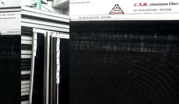 Cửa nhôm kính trang bị lưới chống côn trùng đang được sử dụng nhiều